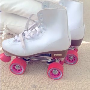 ROLLER SKATES